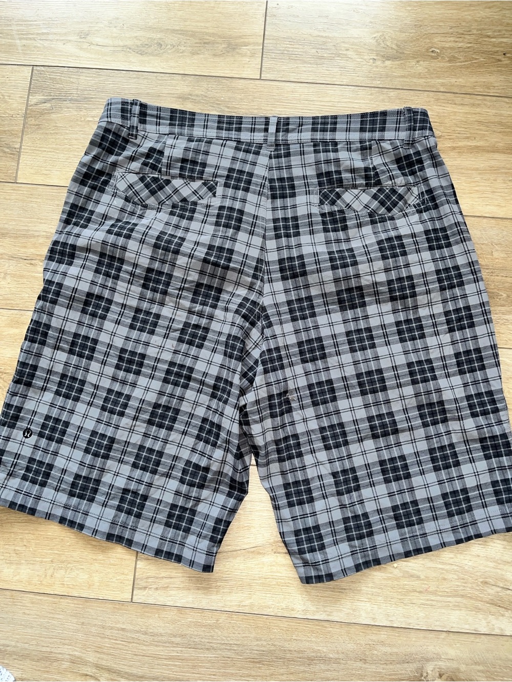 Lululemon Kahuna Golf Chino Shorts Mens Size 36 Gray Black Plaid Mint